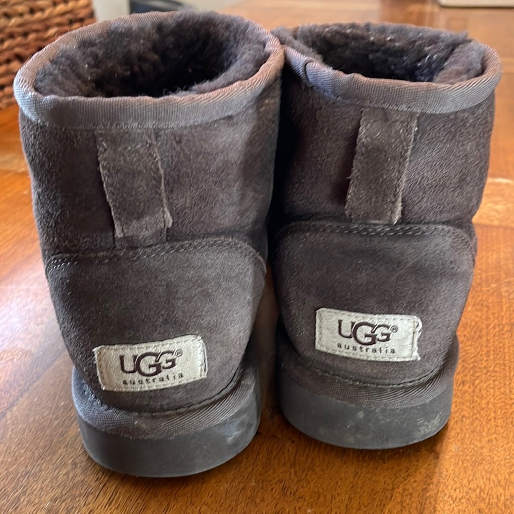 Ugg boots short Brown SIZE 8